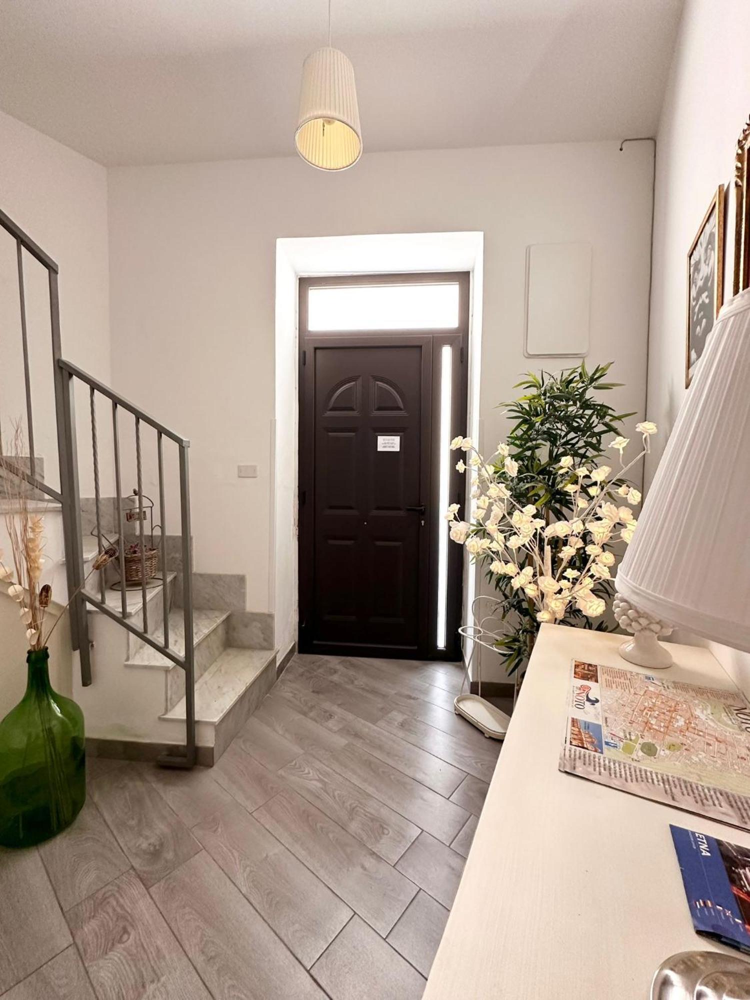 Lilly'S Home Ното Екстериор снимка